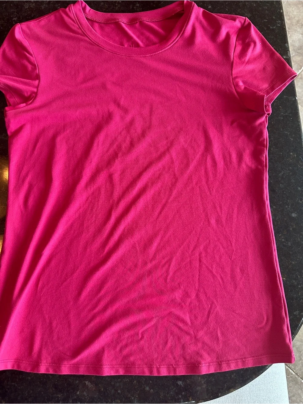 ALO Yoga Lipstick Red Short Sleeve Tee - Picture 2 of 3